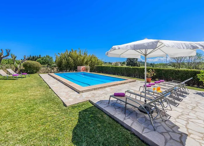 Patricia Вилла *